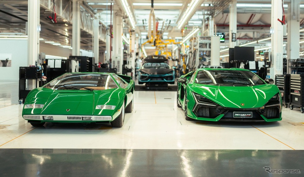 ランボルギーニ・カウンタックとレヴエルト《photo by Lamborghini》