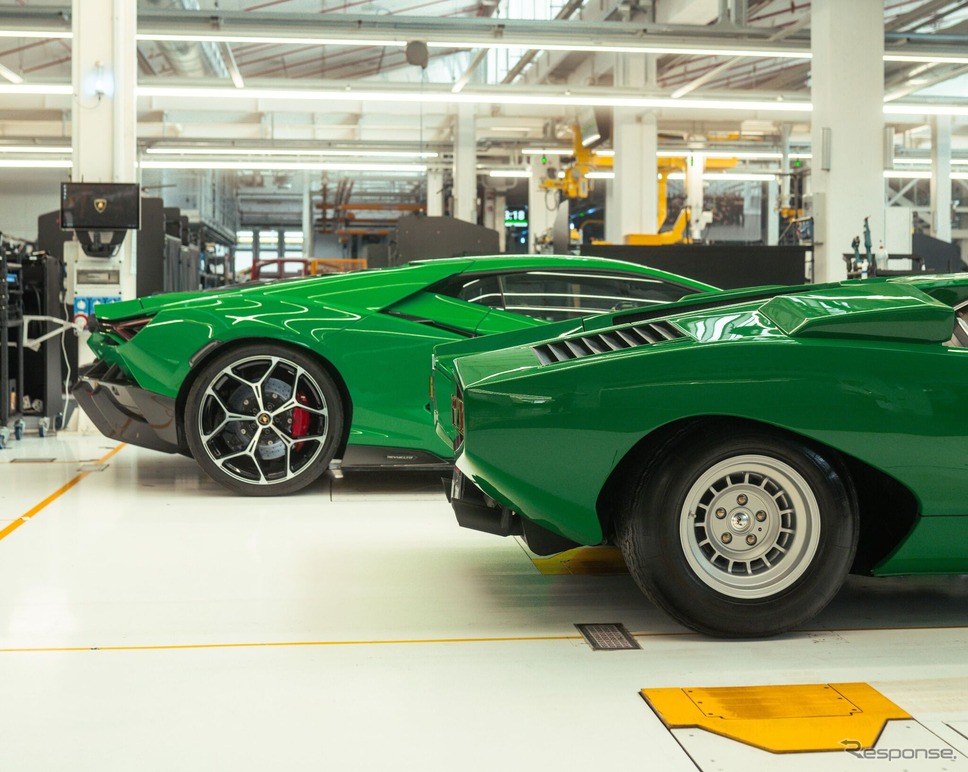 ランボルギーニ・カウンタックとレヴエルト《photo by Lamborghini》