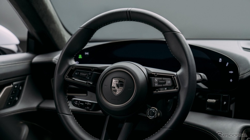 ポルシェとパントンが共同開発した特別なメタリックグレー「ターボナイト」《photo by Porsche》