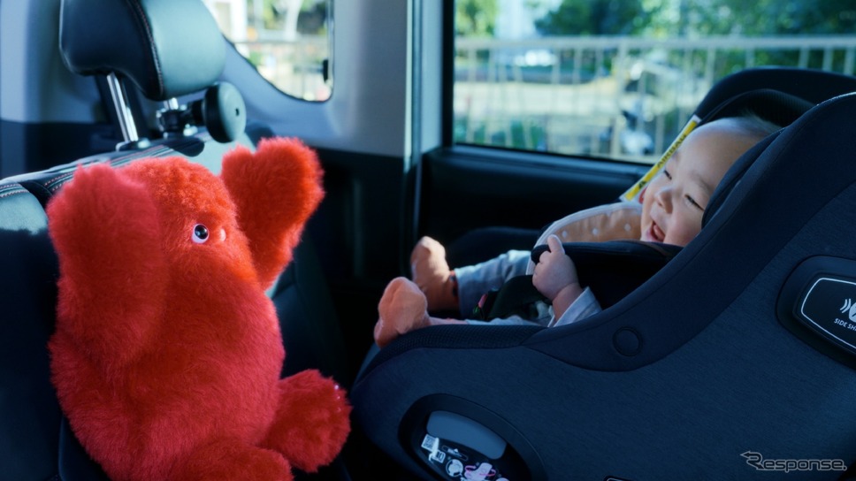 子守り支援ロボット「INTELLIGENT PUPPETイルヨ」《写真提供 日産自動車》