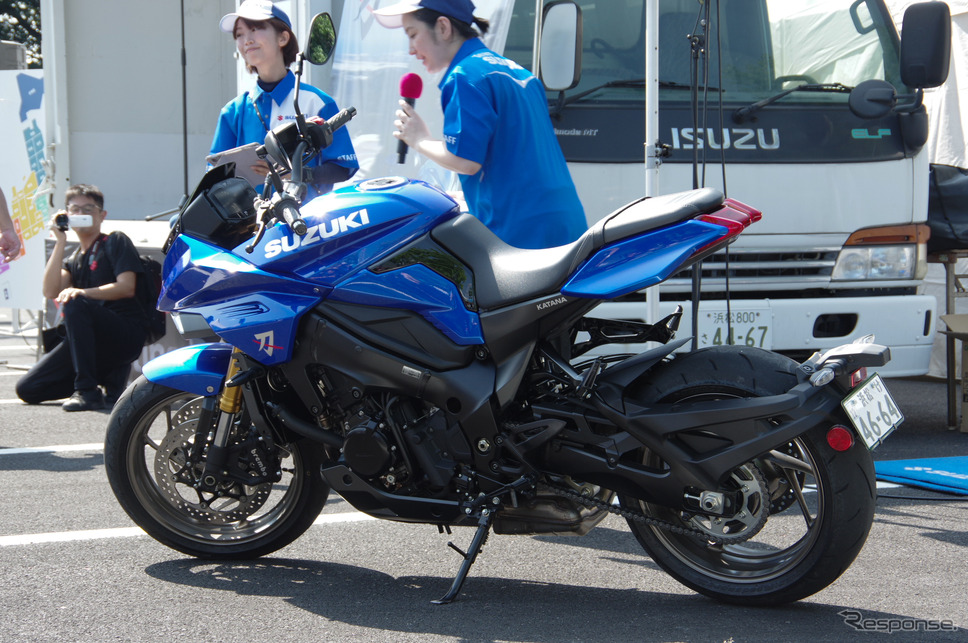 「KATANAミーティング2024」で初公開されたビガーブルーの新型スズキ『カタナ』《写真撮影 宮崎壮人》