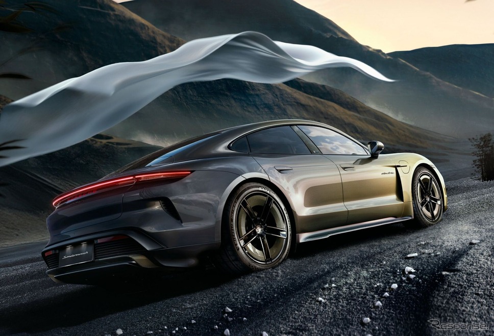 ポルシェ・タイカン・ターボ Sの「セレスティアル ジェイド」《photo by Porsche》