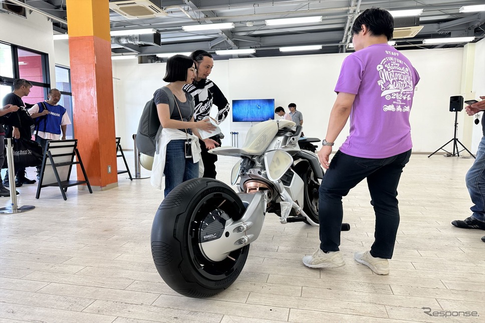 MOTOROiD2の開発者に直接話を聞ける《写真撮影 釜田康佑》