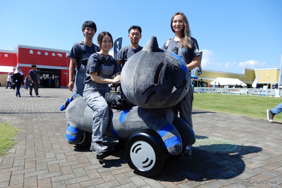 リアルニャイケンが会場に登場、跨って移動もできる《写真撮影 釜田康佑》