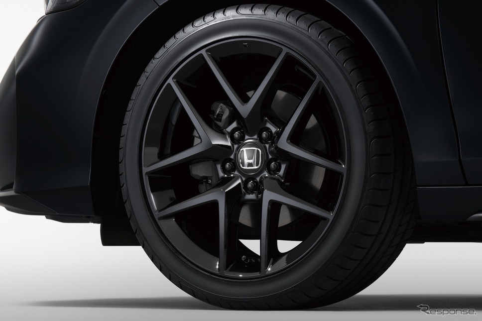 ホンダ・シビック改良新型(RS)、18インチアルミホイール(ベルリナブラック)/RS専用サスペンション《写真提供 ホンダ》