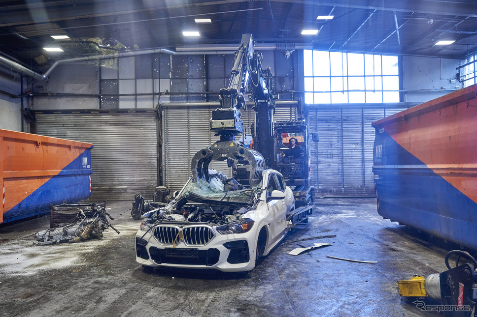 BMWのリサイクルセンターで解体される車両。その多くは量産前のテスト車両《photo by BMW》