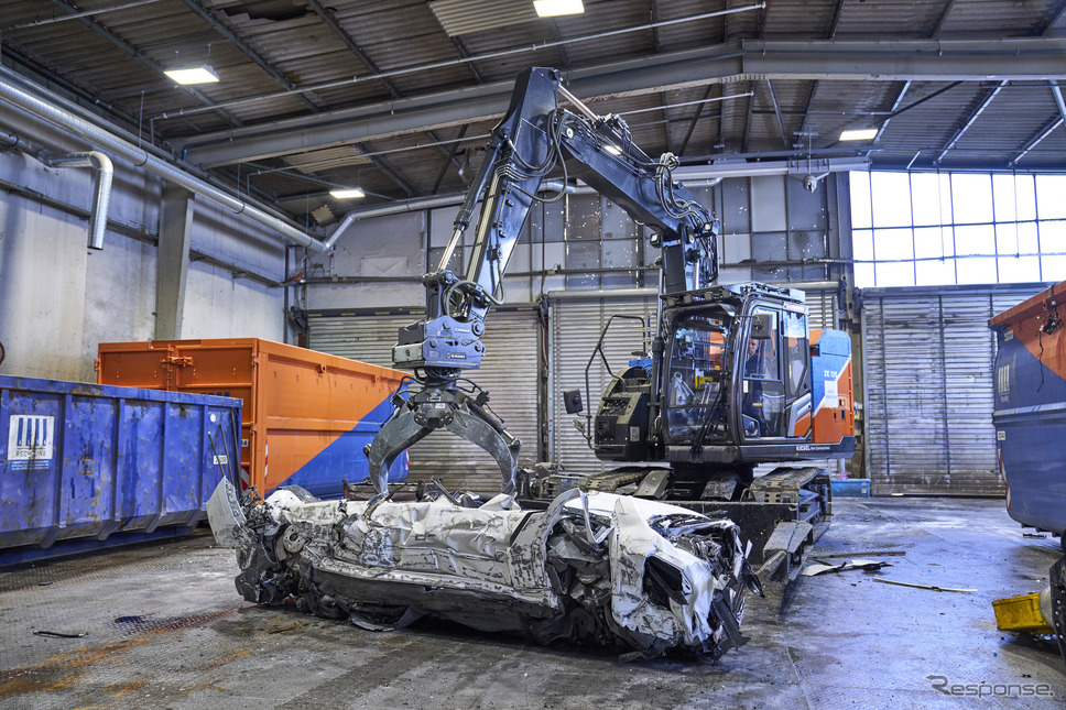 BMWのリサイクルセンターで解体される車両。その多くは量産前のテスト車両《photo by BMW》