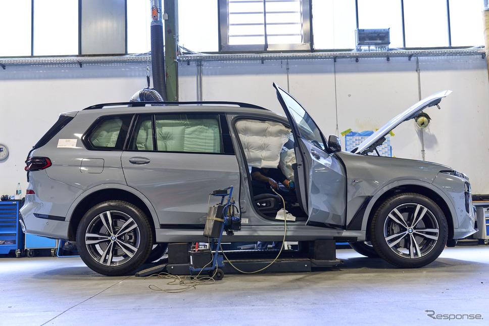 BMWのリサイクルセンターで解体される車両。その多くは量産前のテスト車両《photo by BMW》