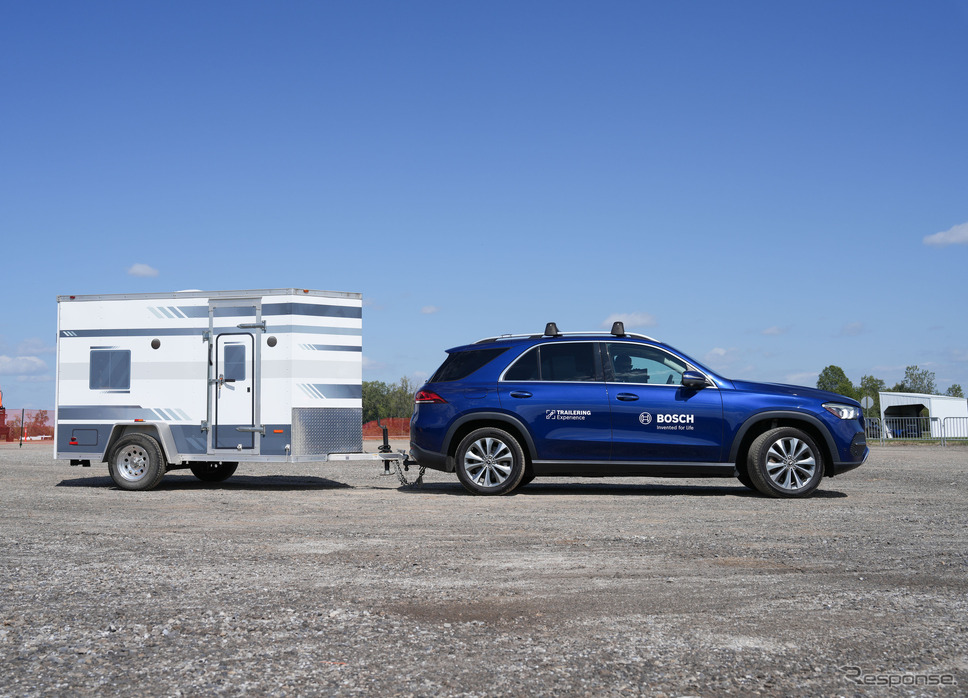 ボッシュの次世代の駐車技術「Anywhere parking trailer」のデモンストレーション《photo by Bosch》
