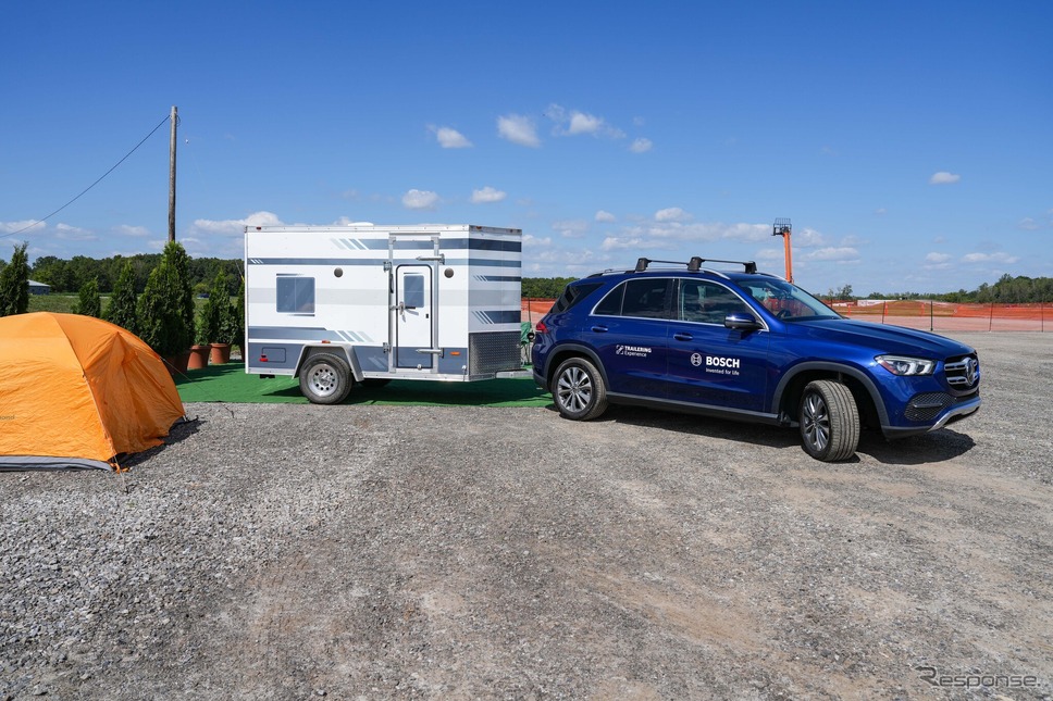 ボッシュの次世代の駐車技術「Anywhere parking trailer」のデモンストレーション《photo by Bosch》