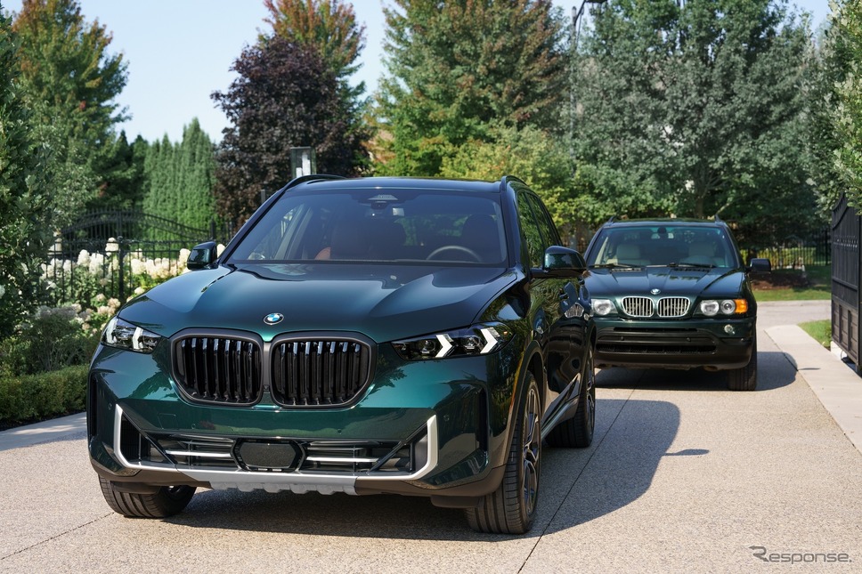 BMW X5 Edition 25 Jahre(手前)と初代X5《photo by BMW》