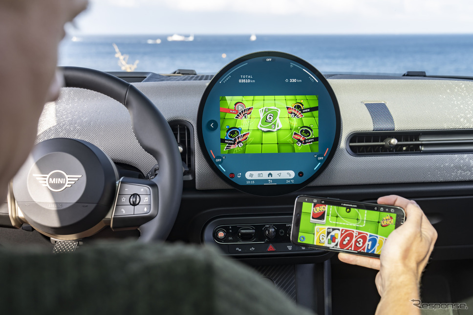 MINI『クーパーC』新型が人気カードゲーム「UNO」を車載化《photo by MINI》
