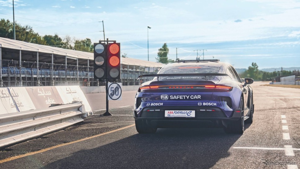 ポルシェ・タイカン・ターボGTがフォーミュラEの新型セーフティカーに《photo by Porsche》