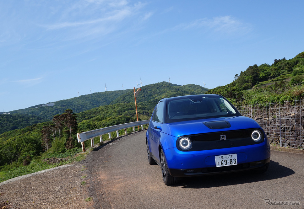 Honda e。鹿児島・長島の農道にて。《写真撮影 井元康一郎》