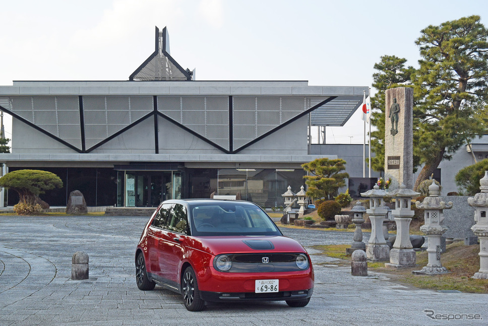 Honda e。鹿児島・加世田の万世特攻平和祈念館にて。《写真撮影 井元康一郎》