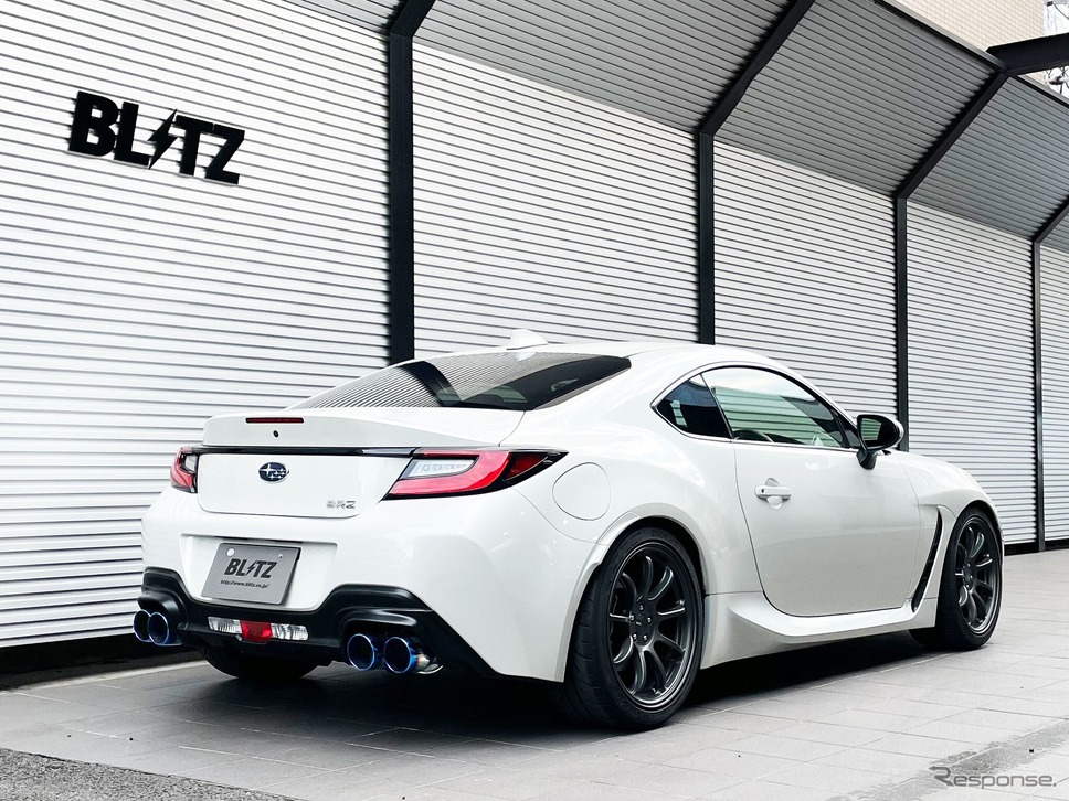 ニュルスペック・カスタムエディション 『GR86/BRZ」AT車用チタンカラーテールセット(VSR)装着例《画像提供 BLITZ》