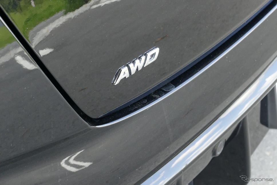 BYD シール《写真撮影 島崎七生人》