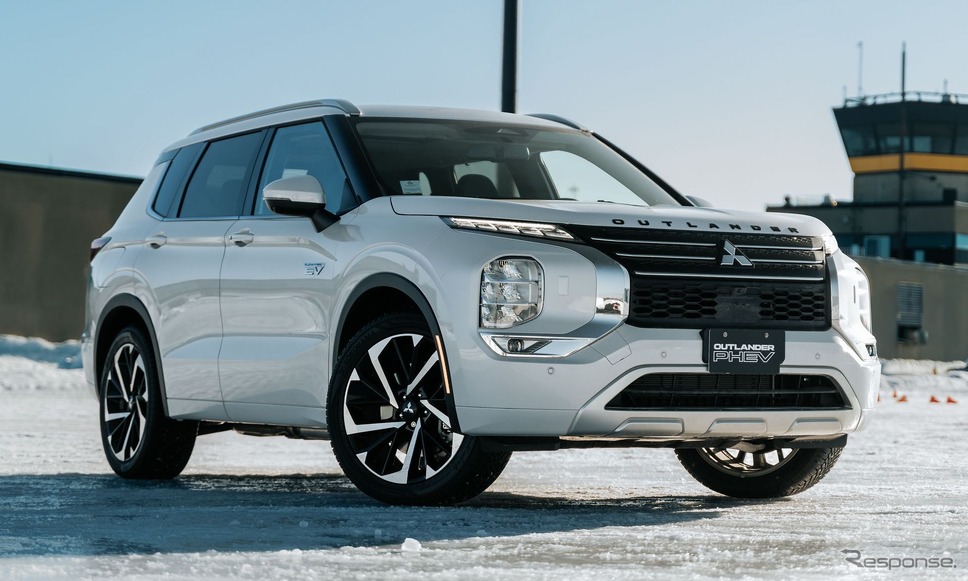 三菱アウトランダーPHEVの2025年モデル(米国仕様)《photo by Mitsubishi Motors》
