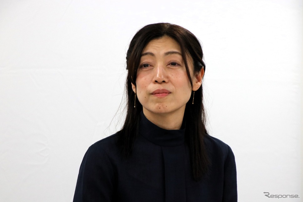 ステランティスジャパンでフィアットのブランドマネージャーを務める熊崎陽子さん《写真撮影 内田俊一》