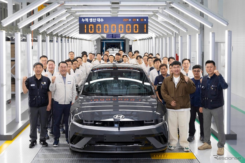 ヒョンデが累計生産台数1億台達成し、EV『アイオニック5』を引き渡した《photo by Hyundai》
