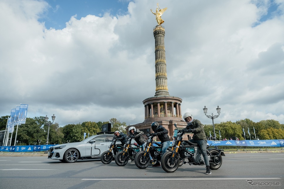 BMWの電動スクーター『CE 04』と『CE 02』が独ベルリンマラソンの先導車として活躍《photo by BMW》