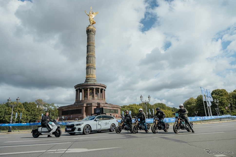 BMWの電動スクーター『CE 04』と『CE 02』が独ベルリンマラソンの先導車として活躍《photo by BMW》