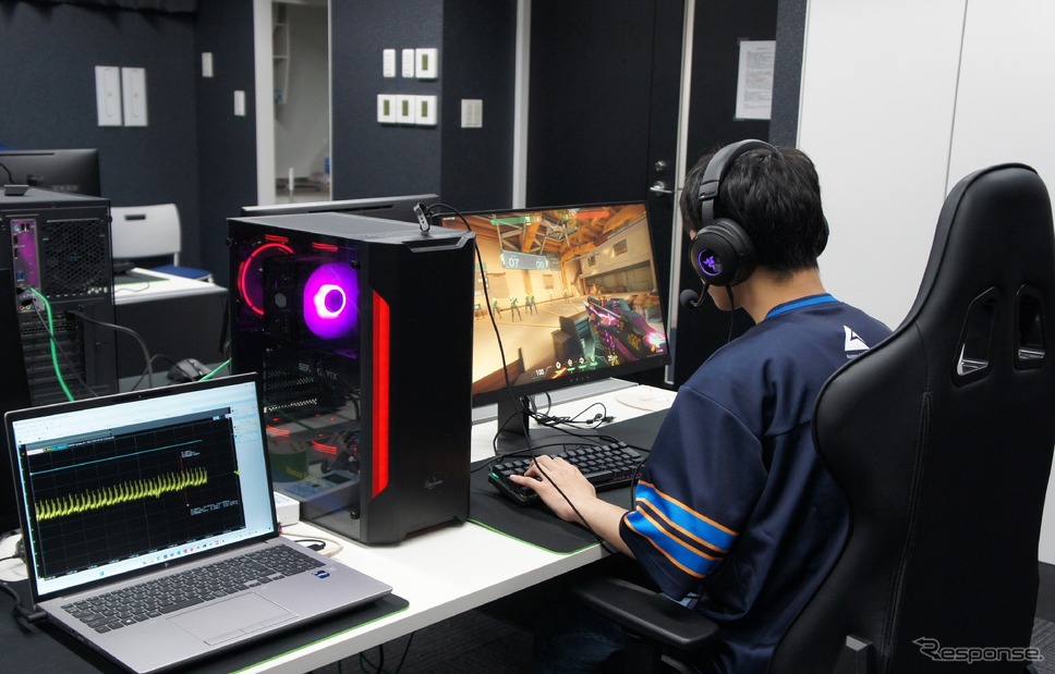 AI技術でeスポーツ選手を支援する実証実験の様子《写真提供 テイ・エス テック》