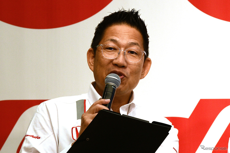モータースポーツアナウンサー ピエール北川氏《写真撮影 諸星陽一》