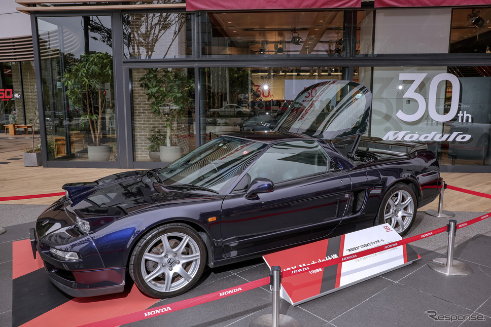 ホンダアクセスのパーツが装着された1999年のNSX。まだモデューロの名は使われていない《写真撮影 ホンダアクセス》