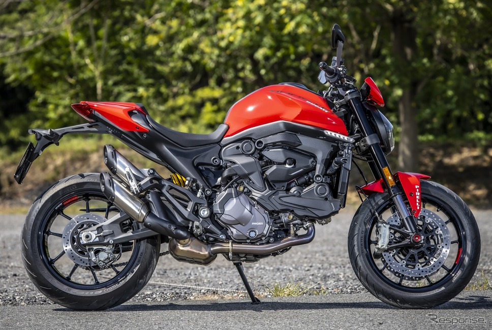 フレームがないバイクに見えるモンスターのスタイリング。タンクの下に小さなアルミモノコックフレームがあり、その重量はわずか3kg。《写真撮影 山内潤也》