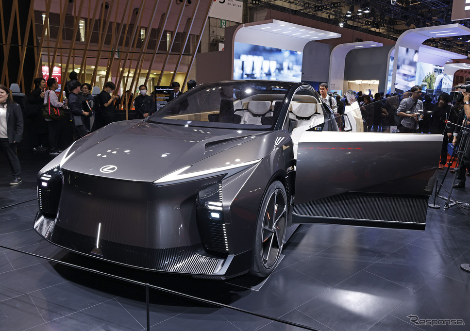 レクサス LF-ZL(ジャパンモビリティショー2023)《写真撮影 郡大二郎》