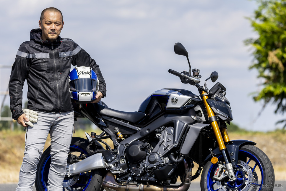 小川勤氏とヤマハ MT-09 SP《写真撮影 山内潤也》