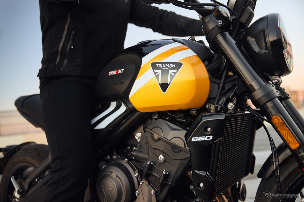 トライアンフ トライデント660(コスミックイエロー/サファイアブラック)《写真提供 トライアンフモーターサイクルズジャパン》