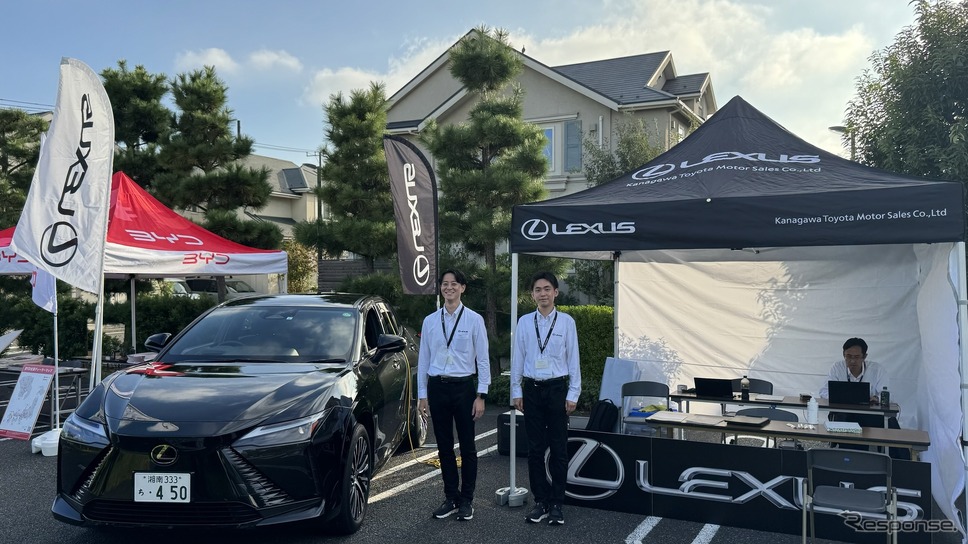 レクサスからはEV専用車RZが登場。話を聞いてみると、プラグインハイブリッドのNXの販売好調だという。《photo by Kazuya Miura》