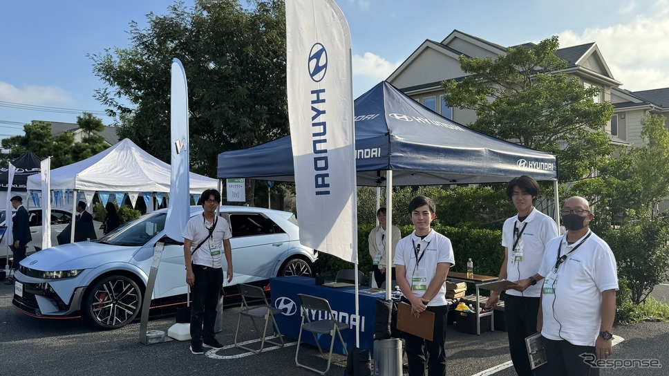 ヒョンデブースにはIONIQ5N。スポーティな外観に視線が集まっていた。《photo by Kazuya Miura》