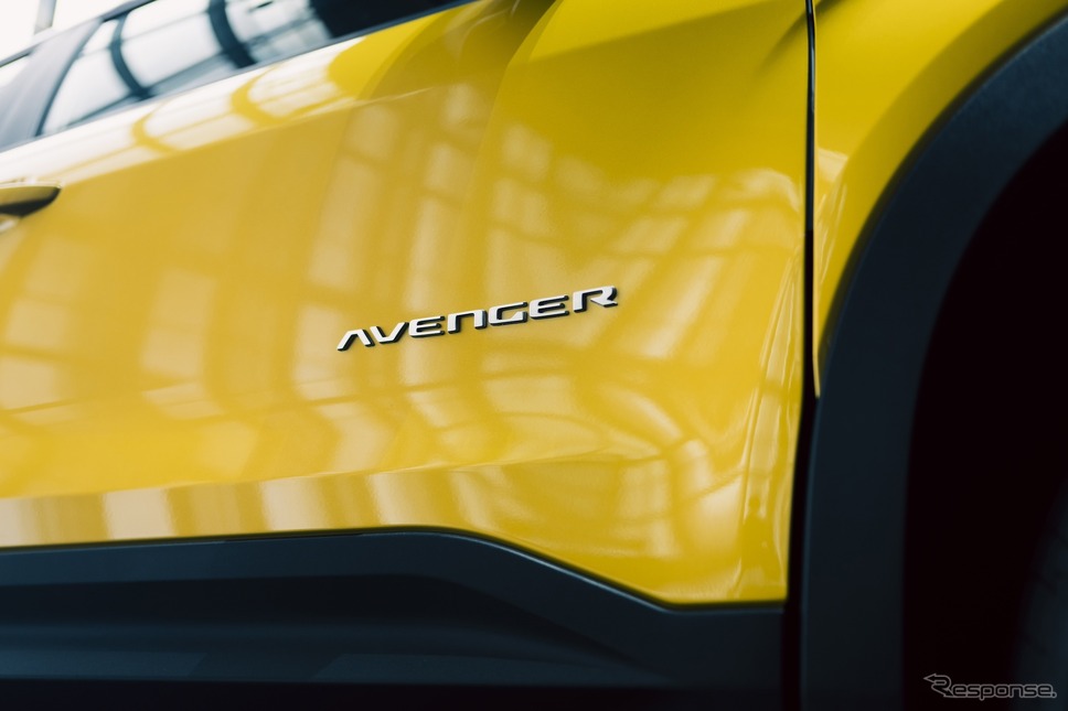 ジープ初の電気自動車、アベンジャー《写真提供 ステランティスジャパン》