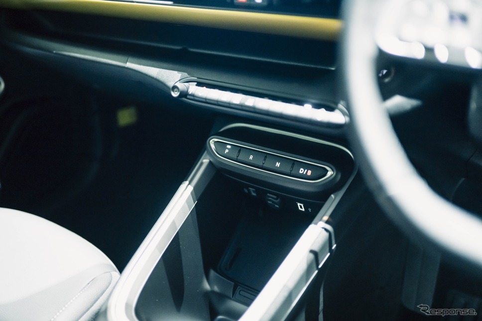 ジープ初の電気自動車、アベンジャー《写真提供 ステランティスジャパン》