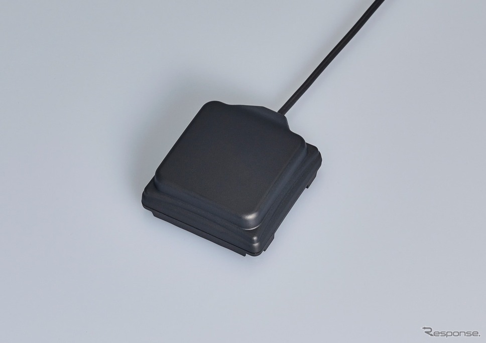 ヨコオのGNSS L1/L2アンテナ、GNSSL1/L5アンテナ、GNSSフルバンドアンテナ《写真提供 ヨコオ》