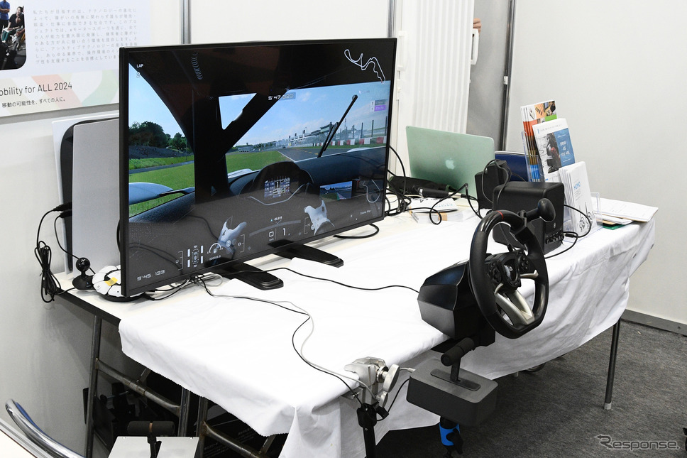 トヨタモビリティ基金/テクノツールのeモータースポーツ用手動装置《写真撮影 諸星陽一》