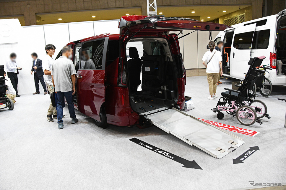 日産自動車/ セレナチェアキャブ スロープタイプ《写真撮影 諸星陽一》