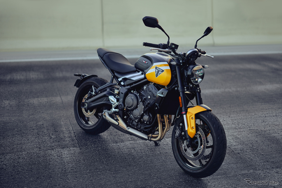トライアンフ トライデント660(コスミックイエロー/サファイアブラック)《写真提供 トライアンフモーターサイクルズジャパン》