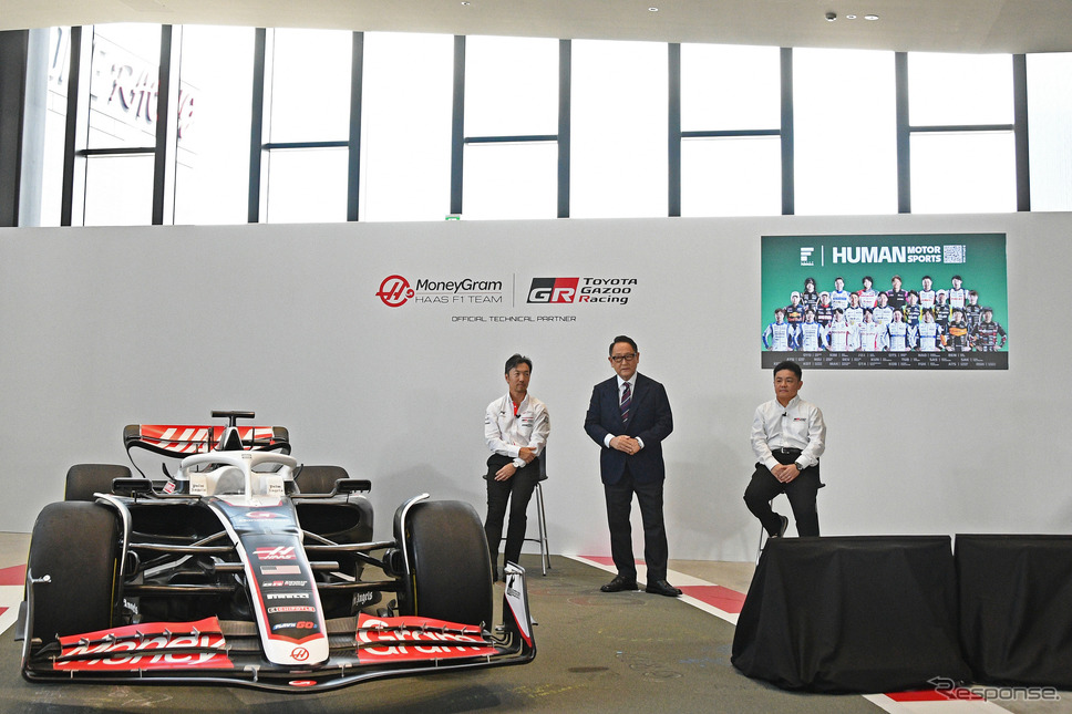 左からHaas F1代表の小松礼雄氏、モリゾウ氏(トヨタ自動車代表取締役会長 豊田章男氏)、TOYOTA GAZOO Racing プレジデントの高橋智也氏《写真撮影 諸星陽一》