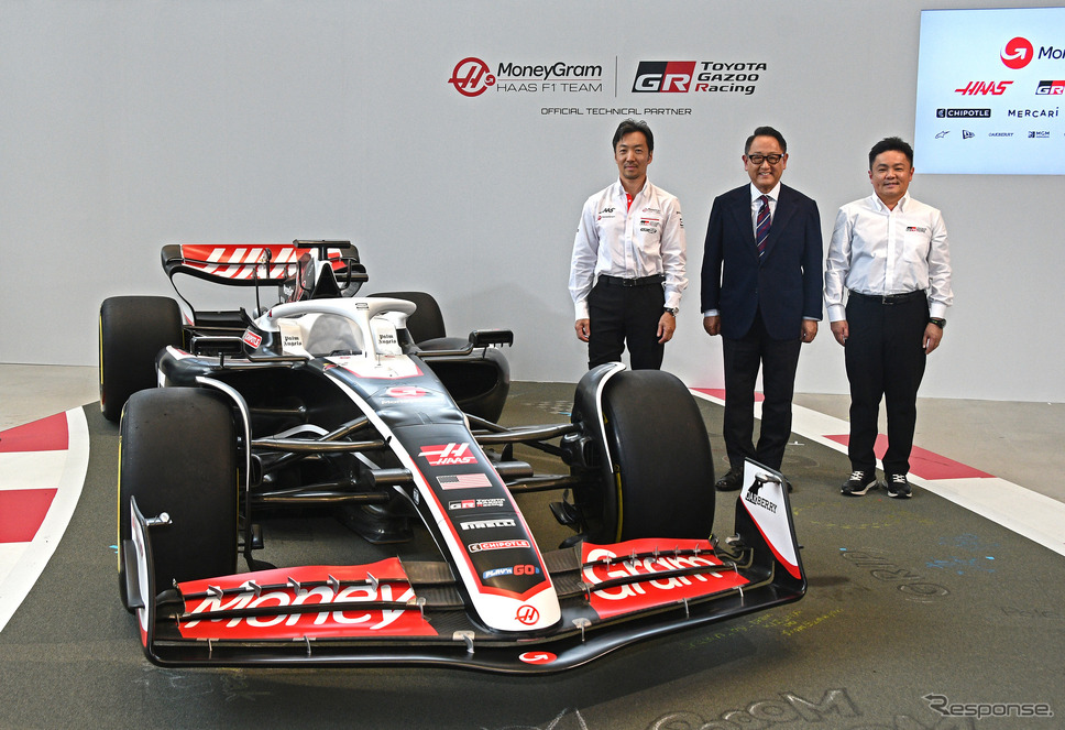 左からHaas F1代表の小松礼雄氏、モリゾウ氏(トヨタ自動車代表取締役会長・豊田章男氏)、TGRプレジデントの高橋智也氏、《写真撮影 諸星陽一》