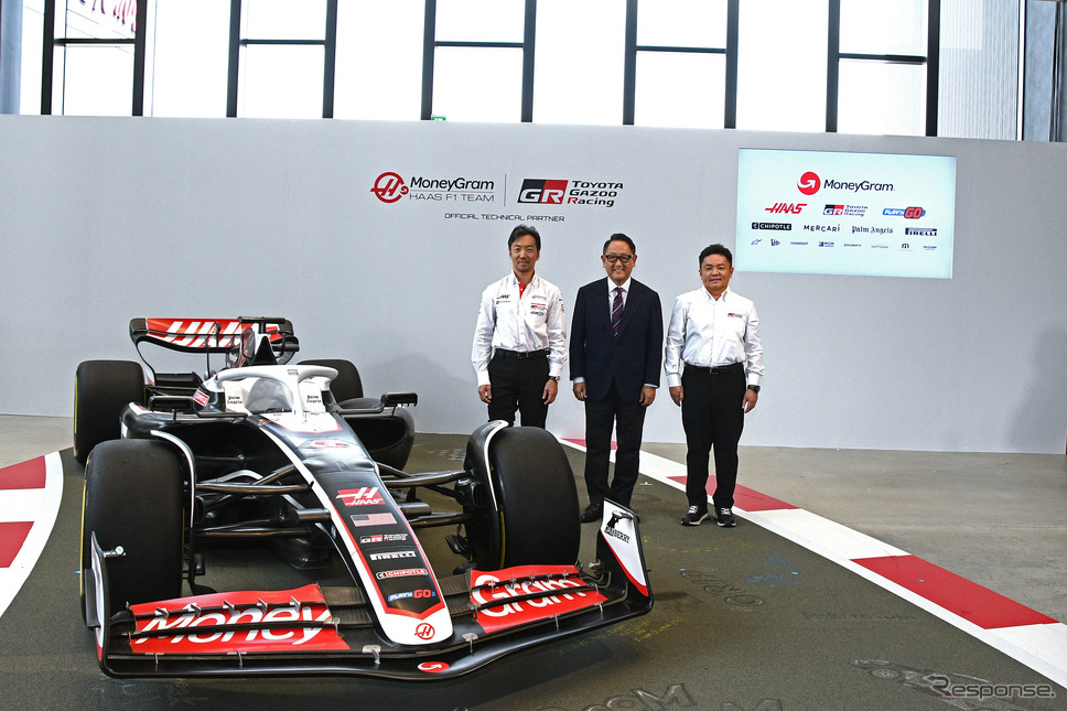 左からHaas F1代表の小松礼雄氏、モリゾウ氏(トヨタ自動車代表取締役会長・豊田章男氏)、TGRプレジデントの高橋智也氏、《写真撮影 諸星陽一》