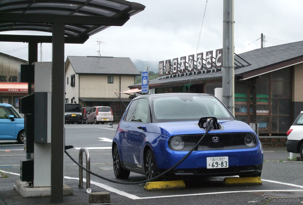Honda e。航続距離は短く、遠出は急速充電頼み。《写真撮影 井元康一郎》
