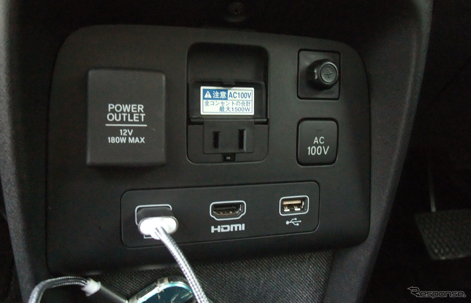 100V15AのACアウトレットを装備。《写真撮影 井元康一郎》