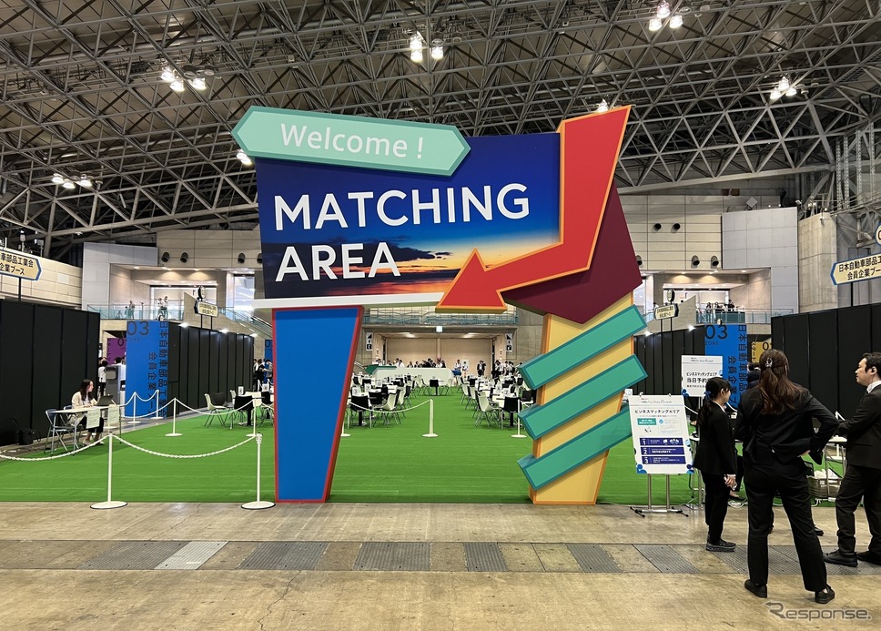 企業とスタートアップが商談を行うことができるマッチングエリア（ジャパンモビリティショー ビズウィーク2024））《写真撮影 吉田瑶子》