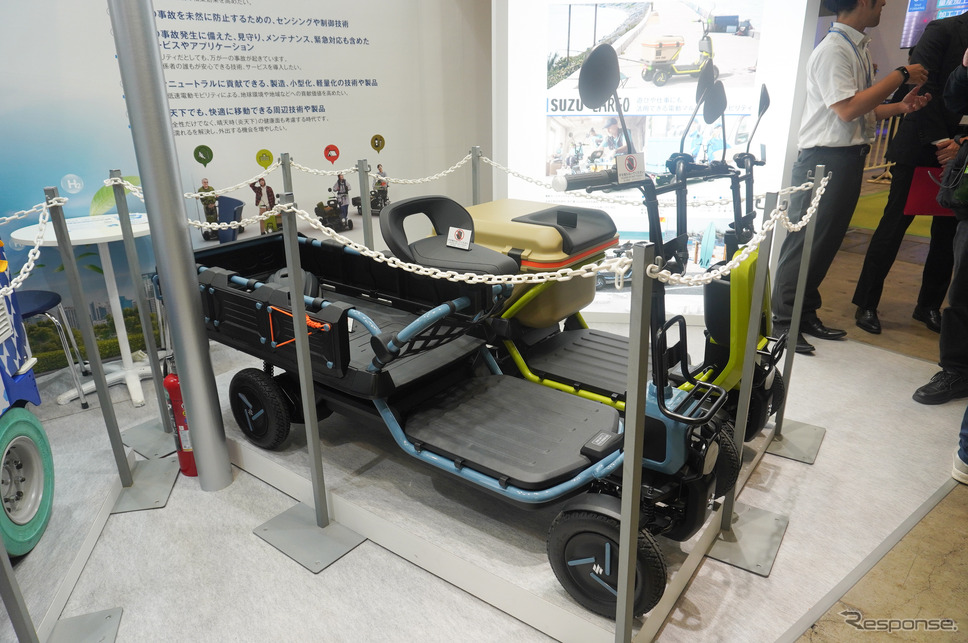スズライドとスズカーゴ(ジャパンモビリティショー ビズウィーク2024)《写真撮影 宮崎壮人》
