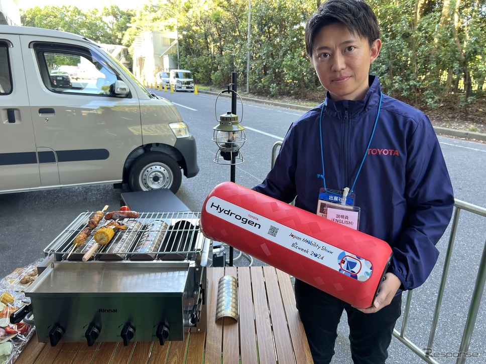 屋外展示コーナーでは水素コンロによる調理デモも行われた《写真撮影 中尾真二》
