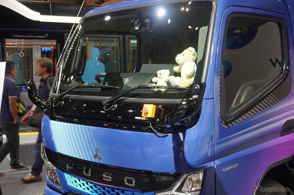 三菱ふそう、次世代の自動追尾型 EVごみ収集車のコンセプトモデル「eCanter SensorCollect」《写真撮影 宮崎壮人》
